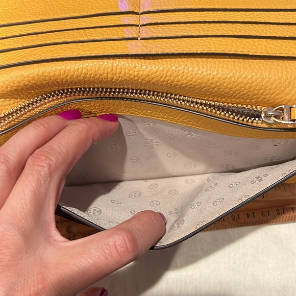 Tory Burch wallet wristlet - Picture 6 of 9